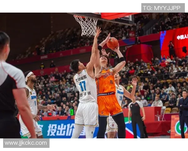 上海篮球队在杯赛积分榜上以50分稳居第一名展现强劲实力