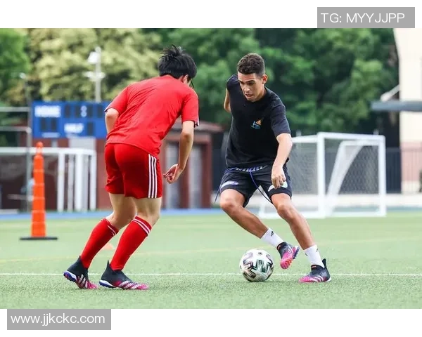 携手足球梦想共筑未来书包网助力青少年成长之路 携手足球梦想共筑未来书包网助力青少年成长之路