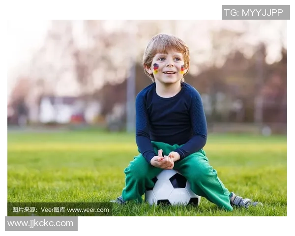 男孩足球发型推荐让你的孩子在球场上更显帅气与活力