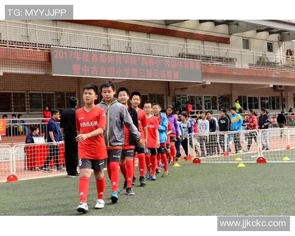 玉成中学足球队奋勇拼搏展现青春风采助力校园文化建设与团队精神提升