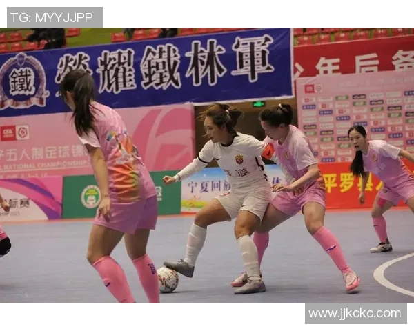 足球曹老师带你走进足球的世界探索技巧与战术的奥秘 足球曹老师带你走进足球的世界探索技巧与战术的奥秘